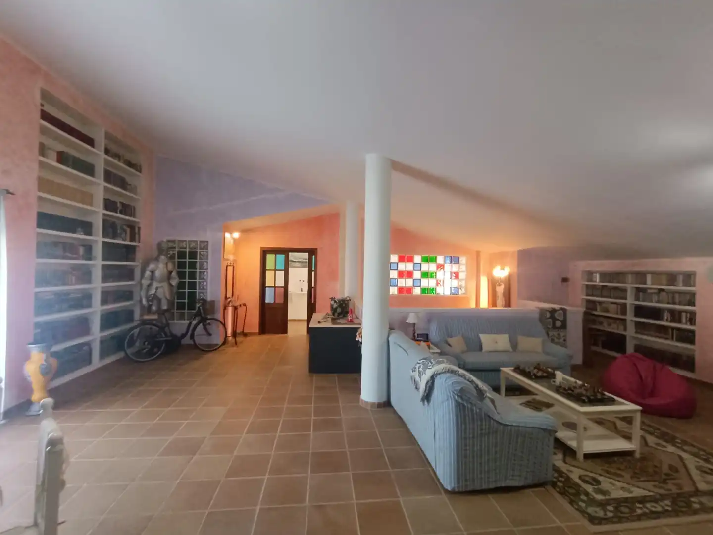 Sala d'estar de Casa o xalet en venda en Alcalá de Guadaira amb Aire condicionat, Calefacció i Jardí privat