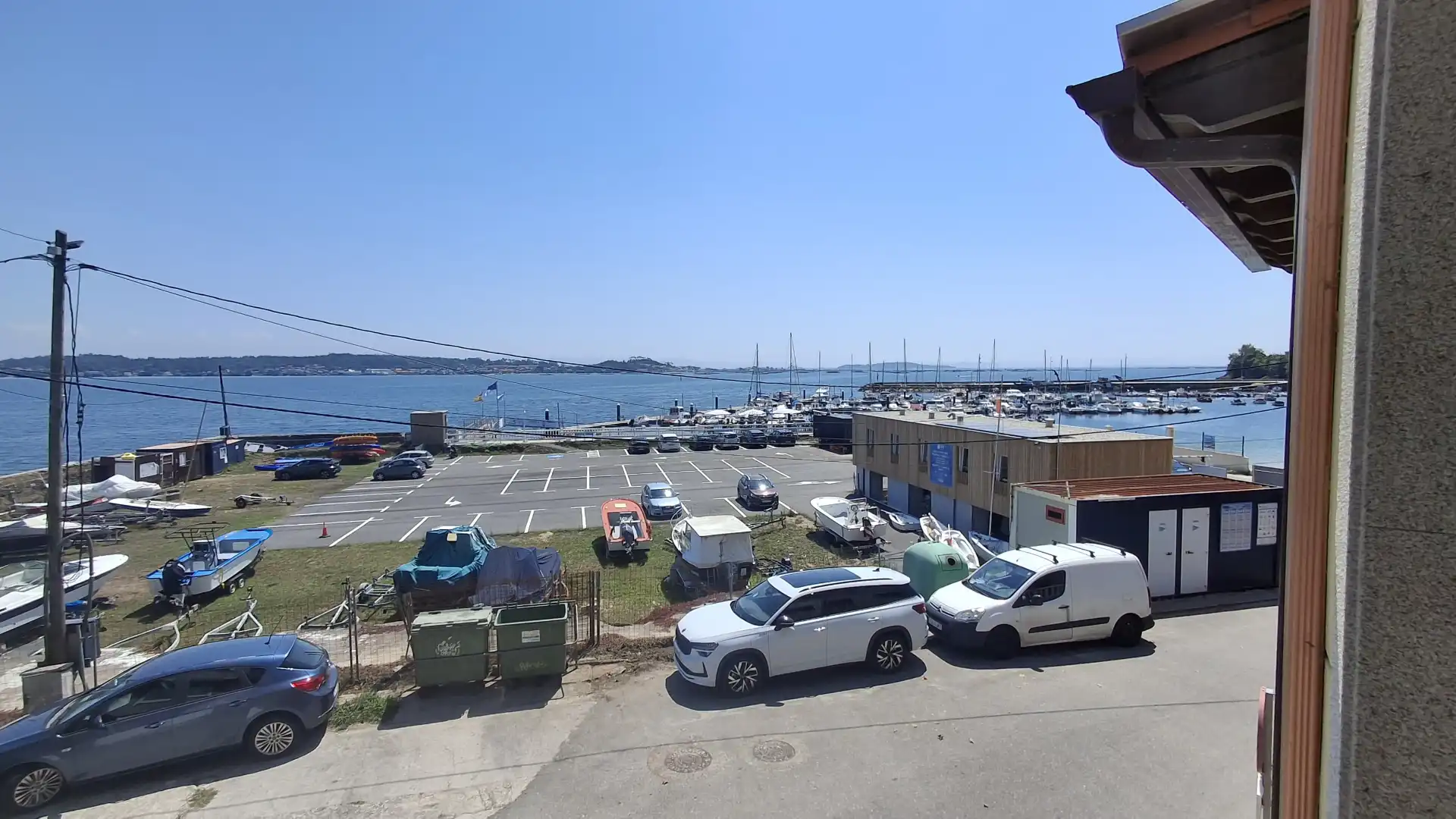 Aparcament de Pis en venda en Boiro amb Calefacció, Moblat i Forn