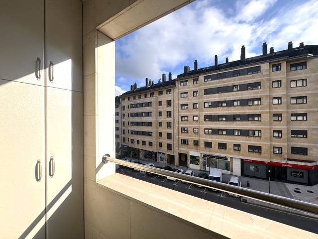 Piso en Alquiler en Oviedo - CL ALEJANDRO CASONA en La Ería