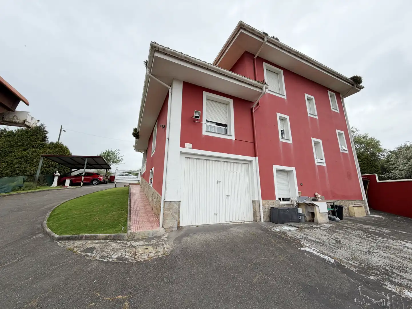 Vista exterior de Casa o chalet en venta en Avilés con Calefacción y Terraza