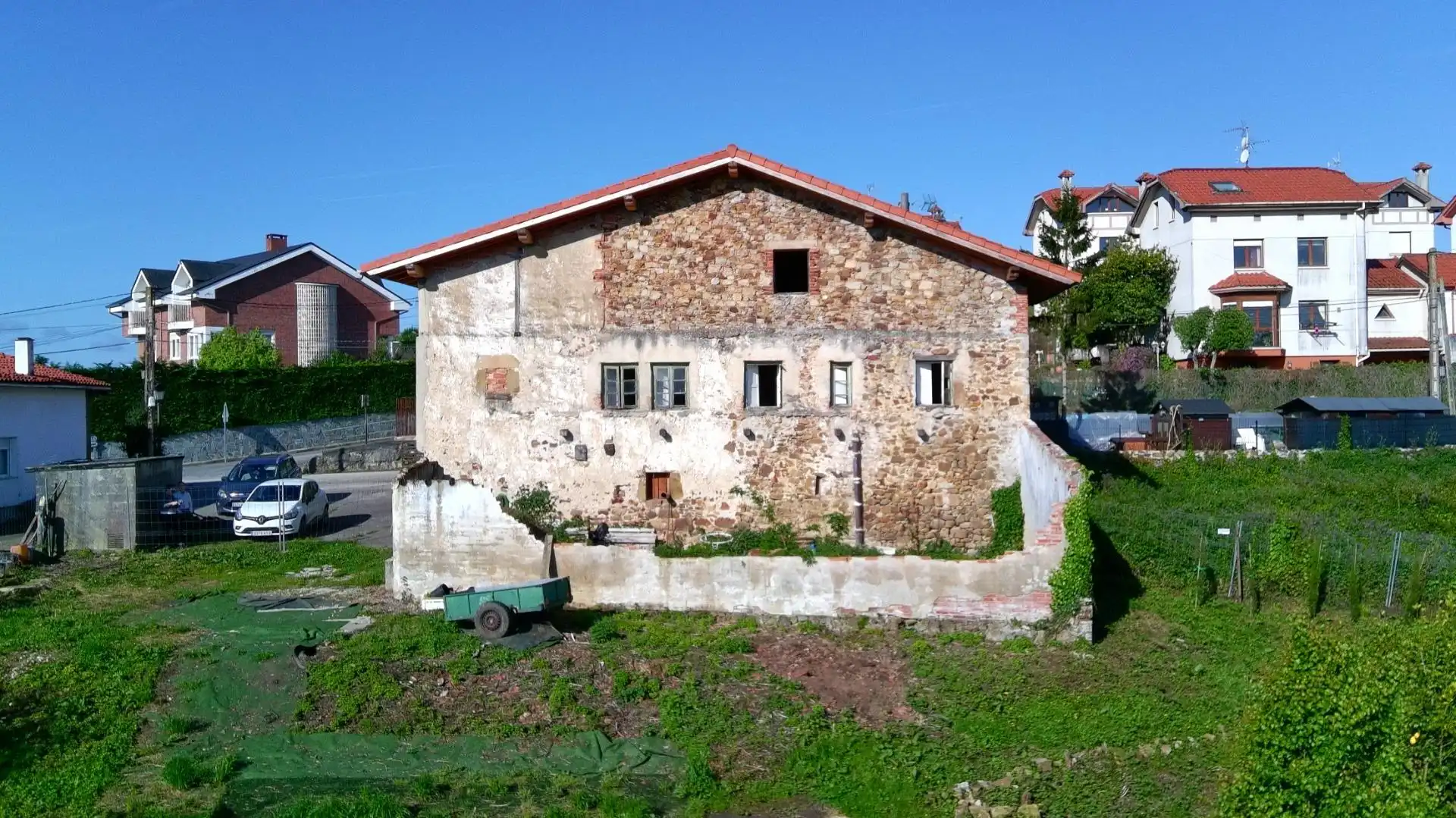Außenansicht von Haus oder Chalet zum Verkauf in Limpias mit Privatgarten und Balkon