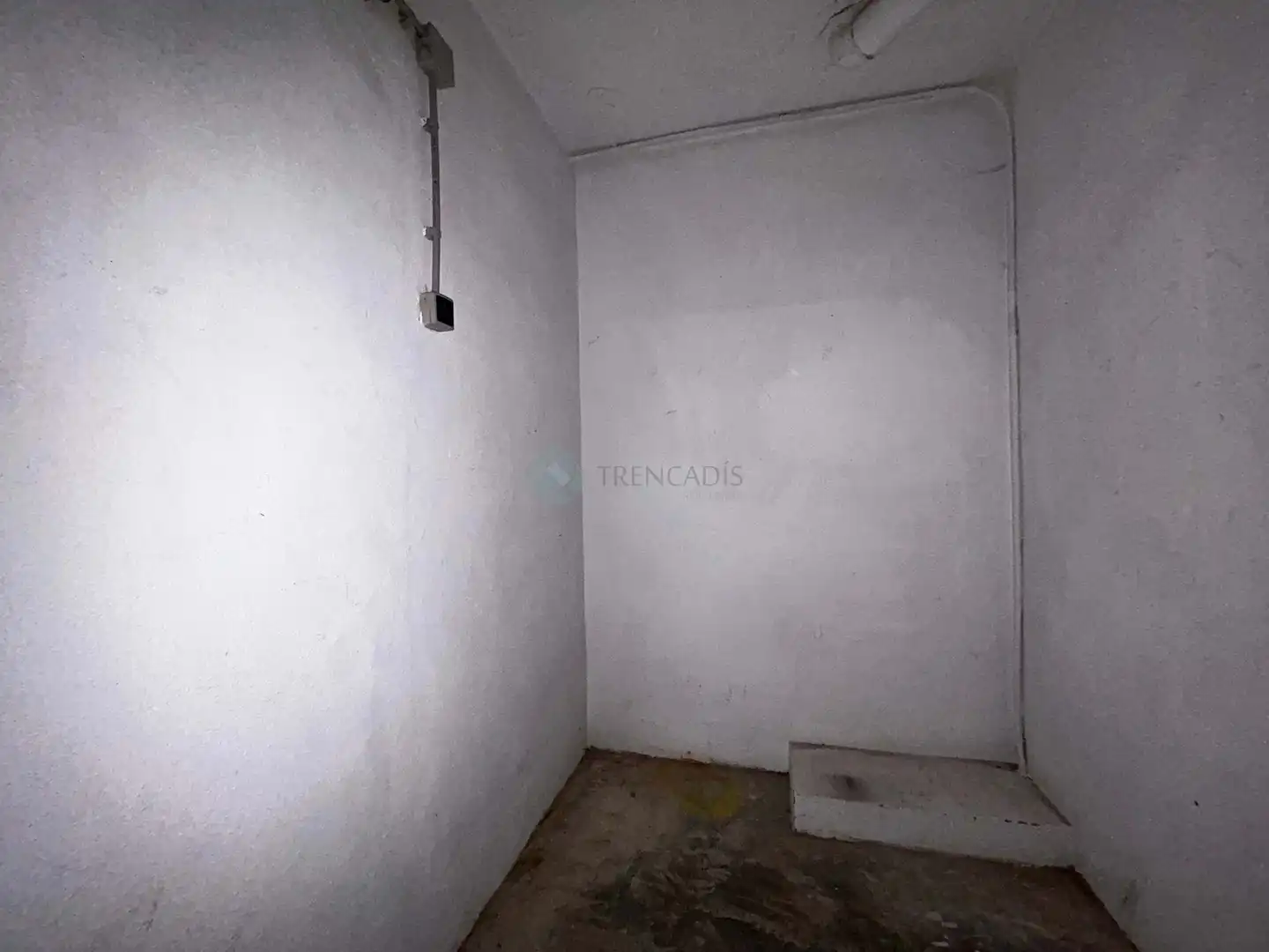 Storage room for sale in Montichelvo, Mont-Olivet