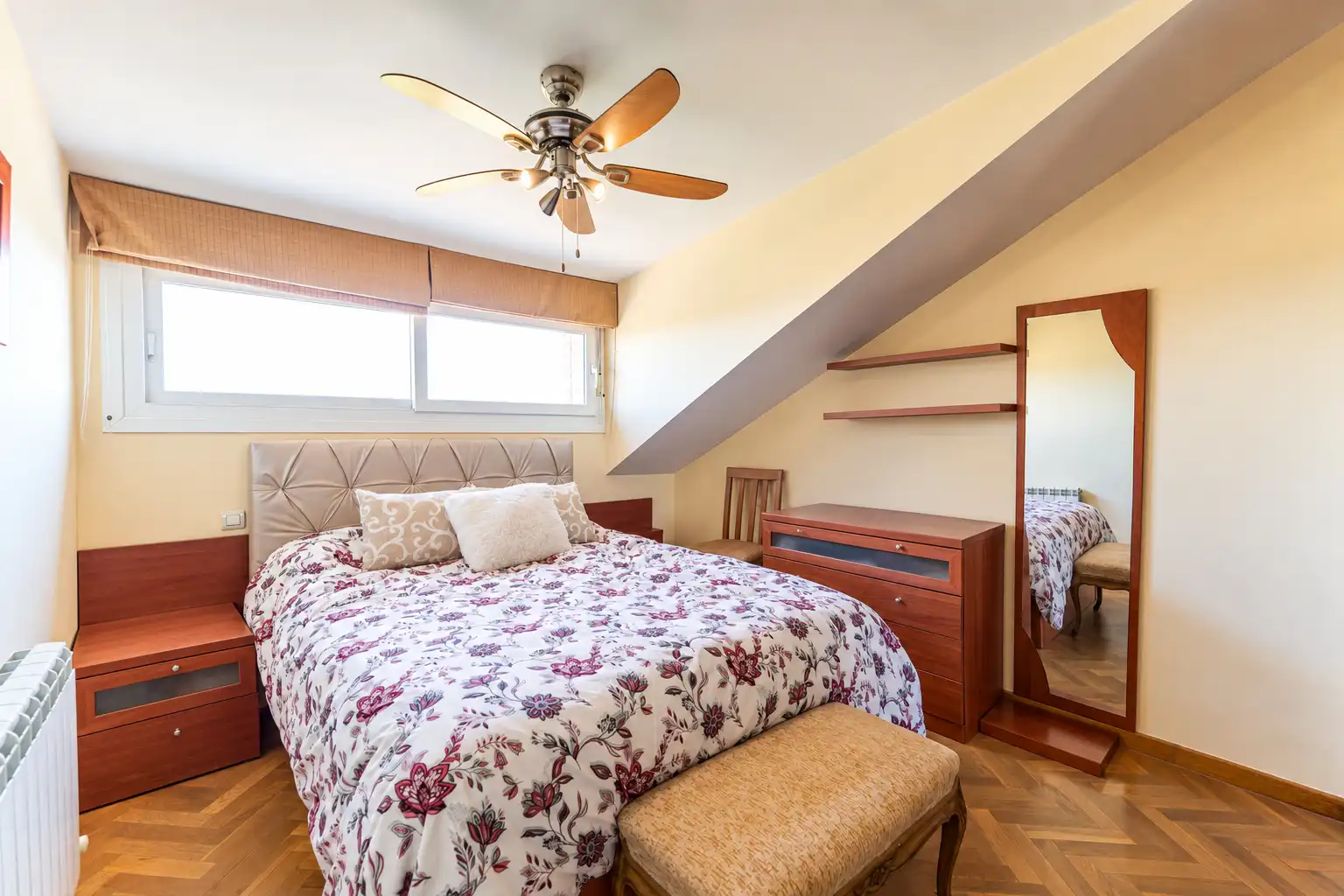 Schlafzimmer von Maisonette zum Verkauf in Torrelodones mit Klimaanlage, Heizung und Parkett