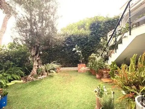 Detached homes for sale in El Manantial