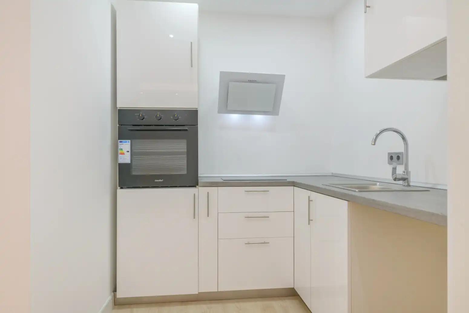 Cuina de Pis en venda en Sant Boi de Llobregat amb Parquet