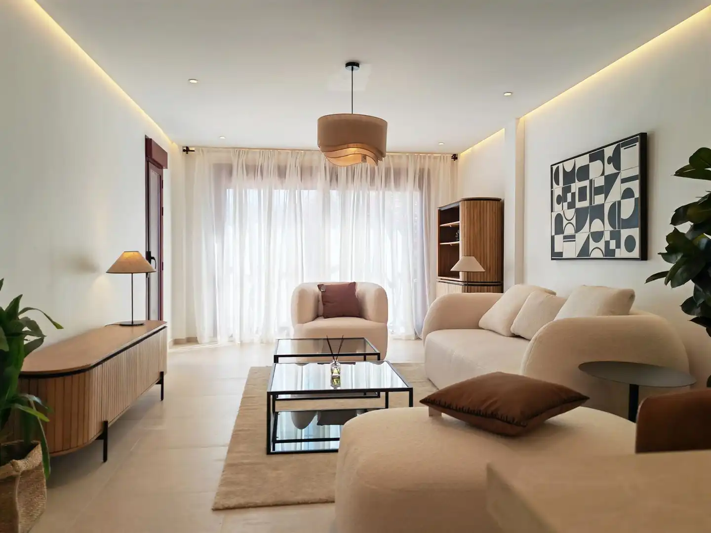 Sala d'estar de Apartament en venda en Marbella amb Moblat i Piscina comunitària