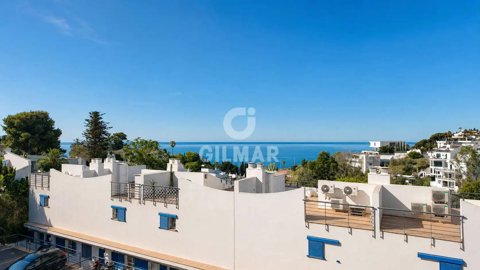 Vista exterior de Casa adosada en venda en Benalmádena amb Calefacció, Jardí privat i Piscina