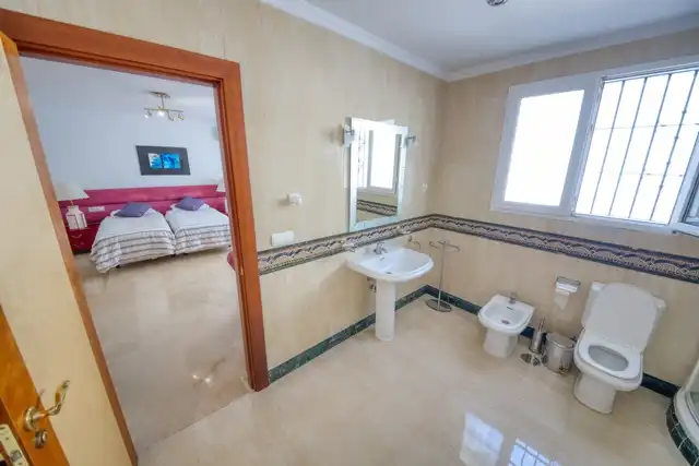 Bathroom of Houses for sale in Benalmádena  with Air Conditioner, Private garden and Parquet flooring