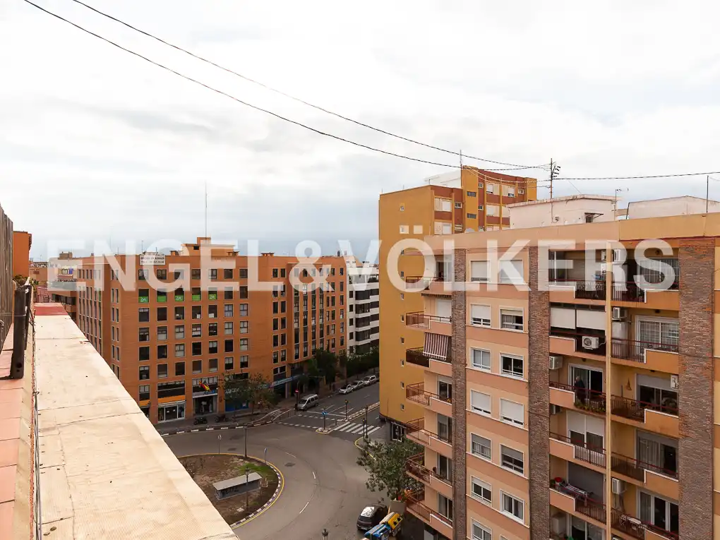 Vista exterior de Àtic de lloguer en Valencia amb Aire condicionat, Calefacció i Parquet