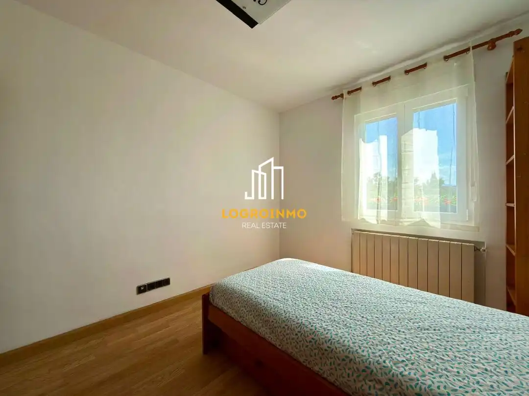 Bedroom of Flat for rent in  Logroño  with Heating and Storage room