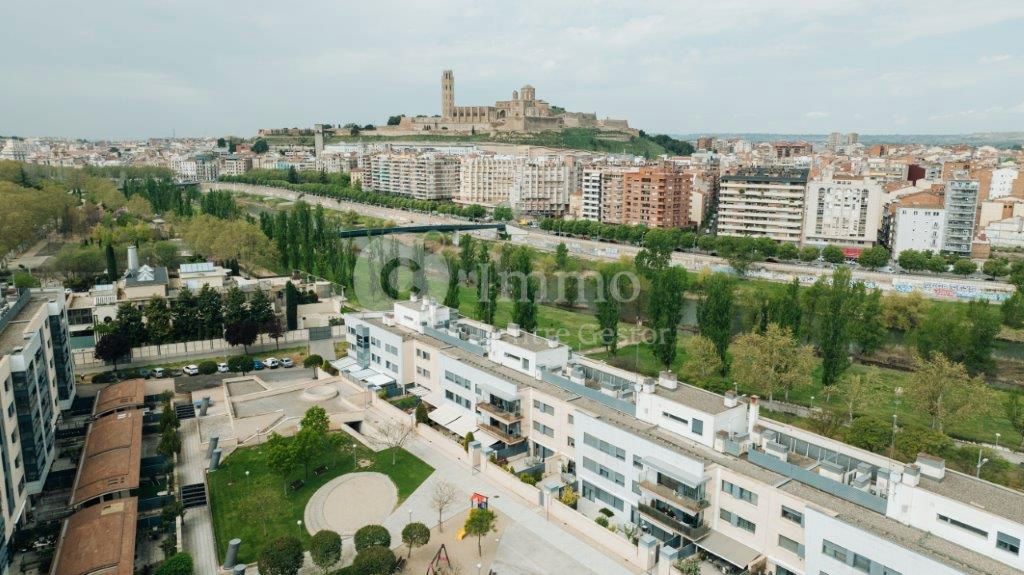 Exterior view of Flat for sale in  Lleida Capital  with Air Conditioner, Heating and Parquet flooring