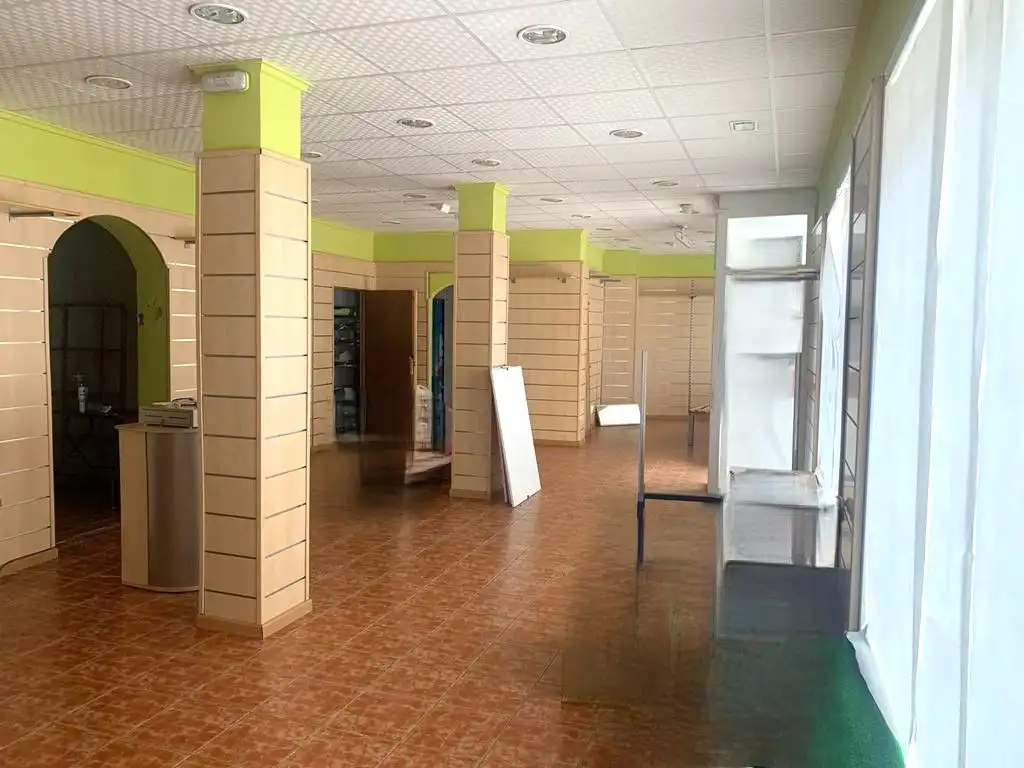 Local comercial de lloguer a La Roda, imagen 4