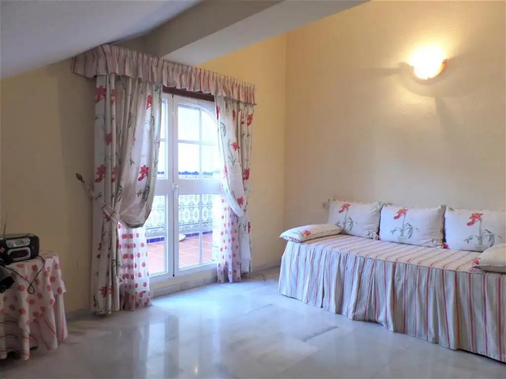 Schlafzimmer von Maisonette zum Verkauf in Fuengirola mit Klimaanlage, Terrasse und Gemeinschaftspool