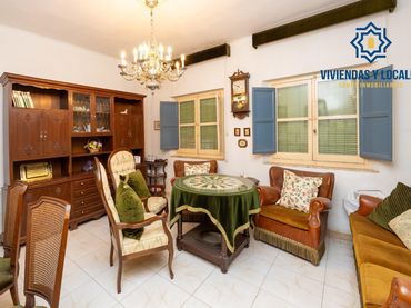 Casa amb balcó en venda a Calle Calle Cristóbal Colón 8