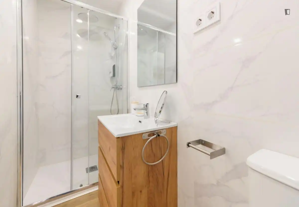 Baño de Apartamento de alquiler en Madrid con Aire acondicionado, Calefacción y Amueblado