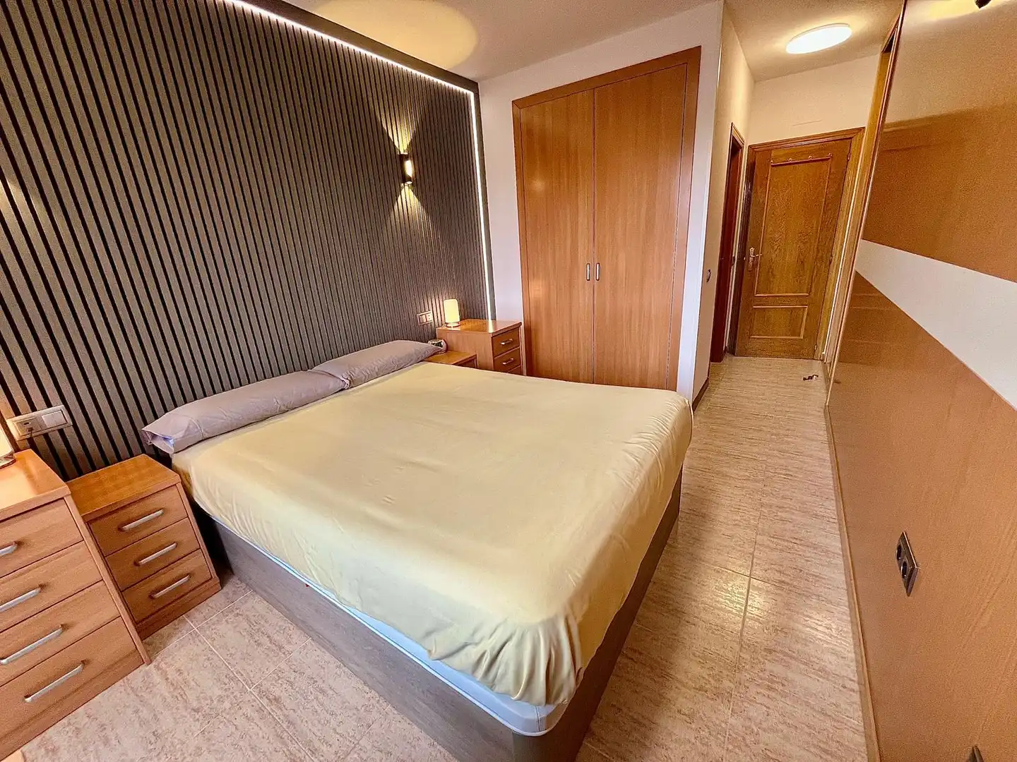 Flat with terrace for sale in Plaza de Colon, imagen 3
