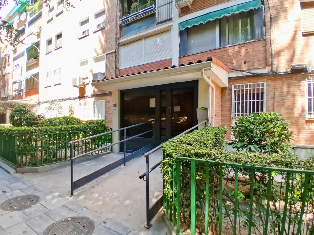 Vista exterior de Planta baja en venta en Madrid con Calefacción