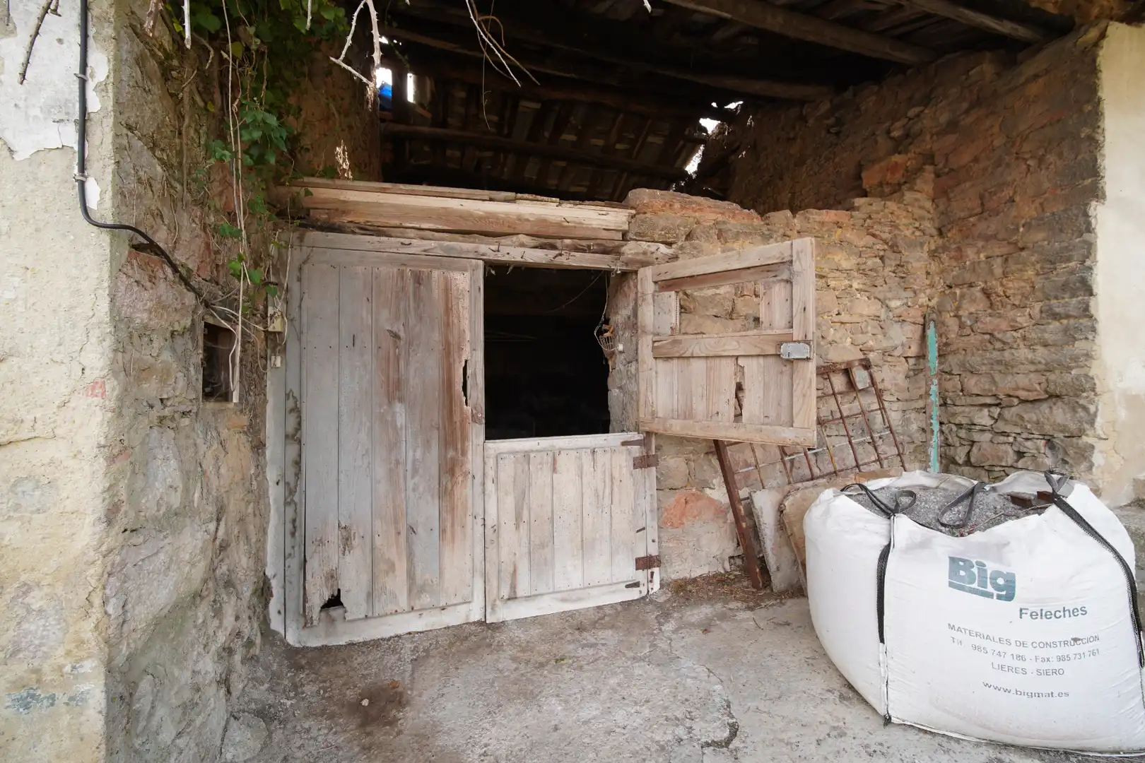 Casa adosada en venta en Illas con Terraza y Trastero