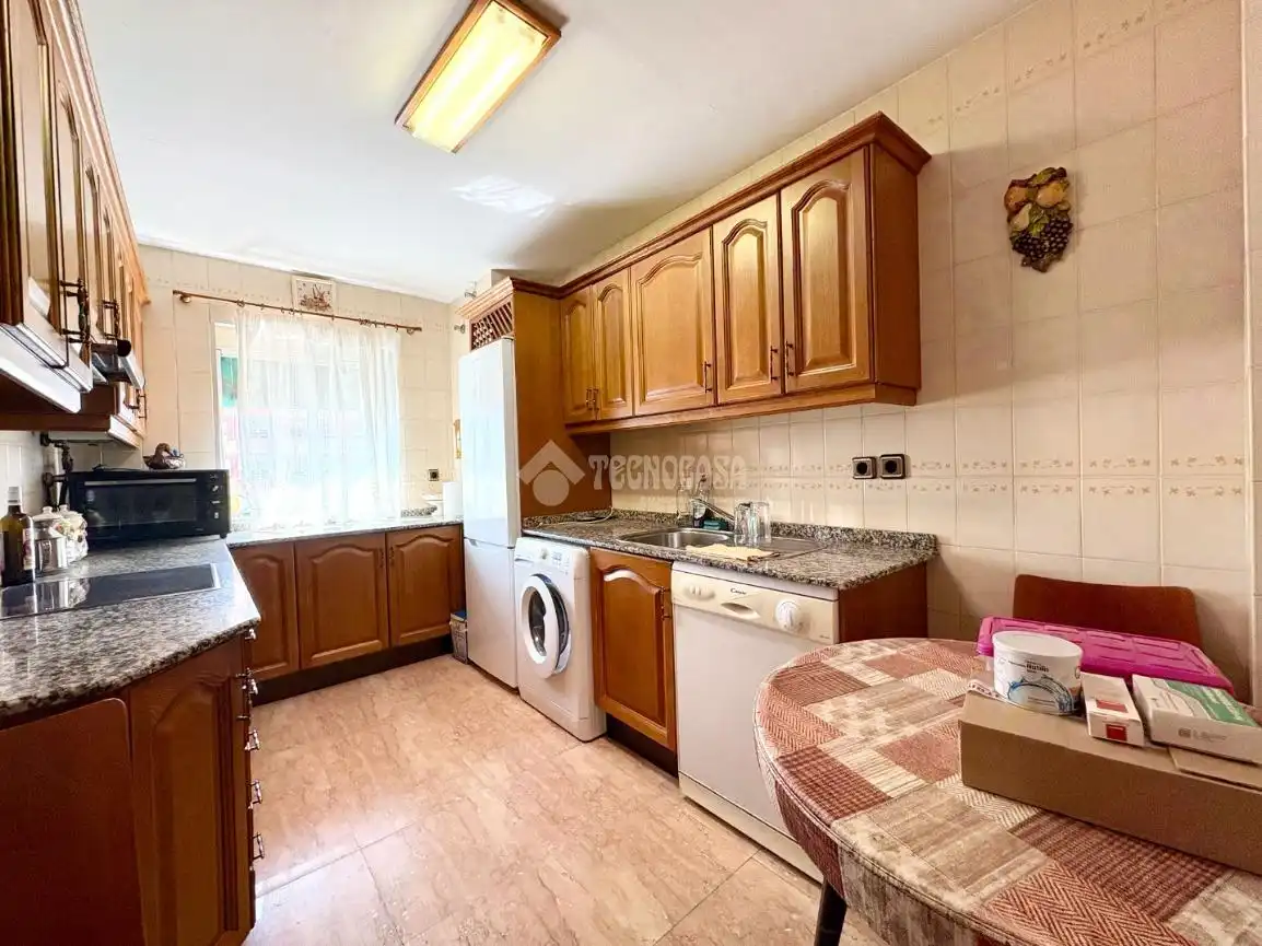 Cocina de Piso en venta en Sevilla con Aire acondicionado