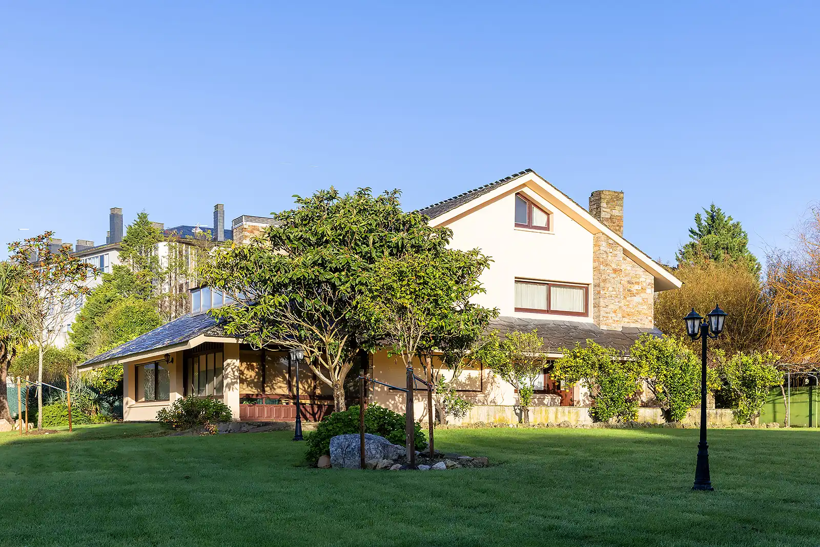 Vista exterior de Casa o chalet en venta en Oleiros con Calefacción, Jardín privado y Parquet
