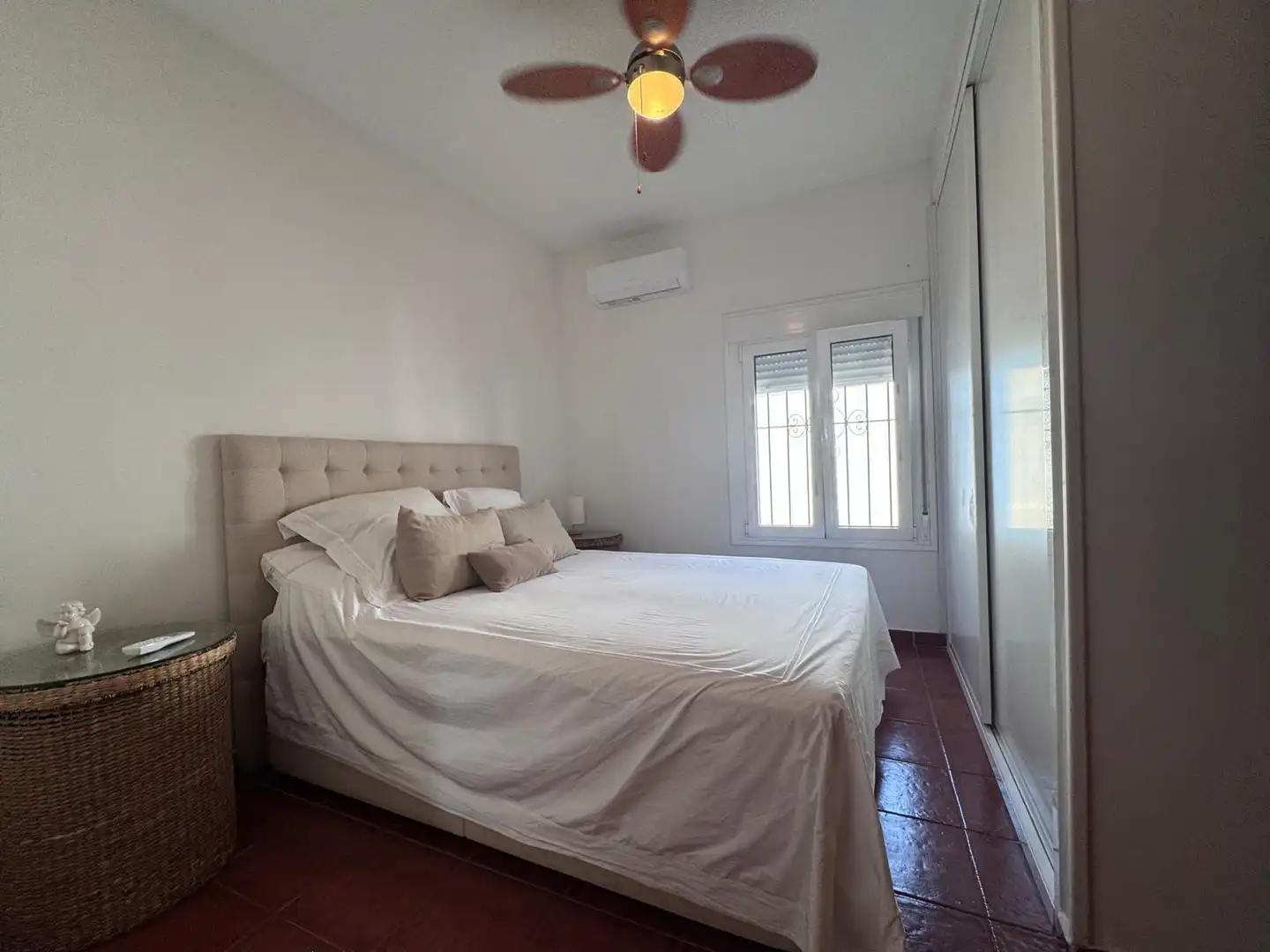 Dormitori de Casa o xalet de lloguer en Fuengirola amb Aire condicionat, Jardí privat i Terrassa