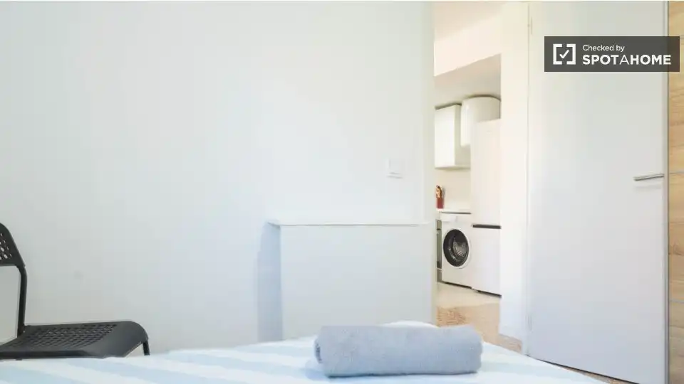 Schlafzimmer von Wohnung zur Miete in Madrid mit Klimaanlage, Heizung und Möbliert