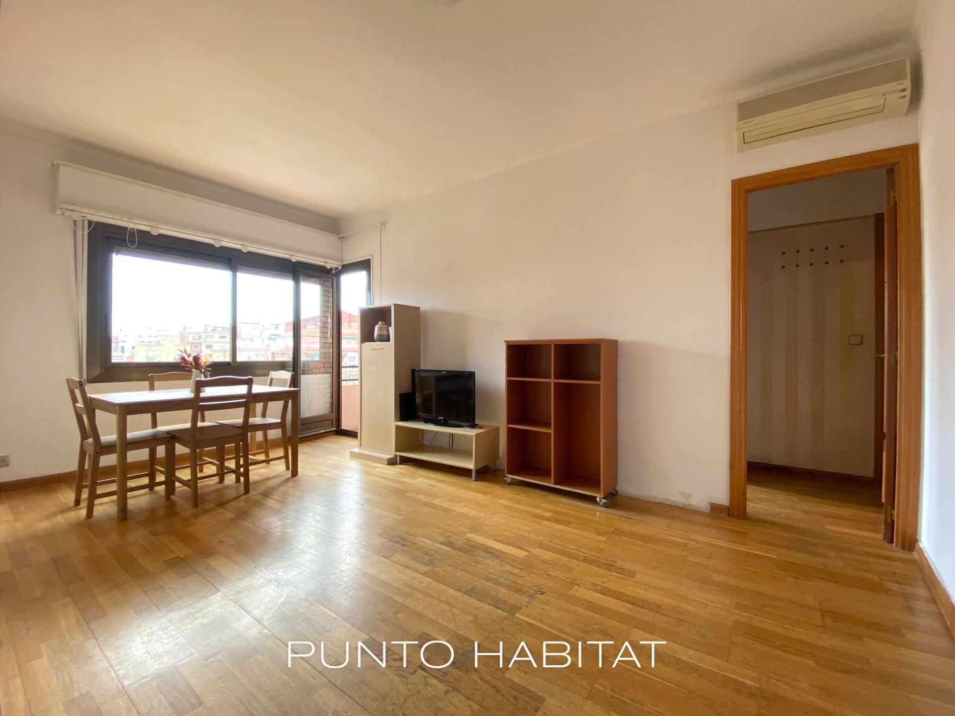 Living room of Flat to rent in  Barcelona Capital  with Air Conditioner, Heating and Parquet flooring