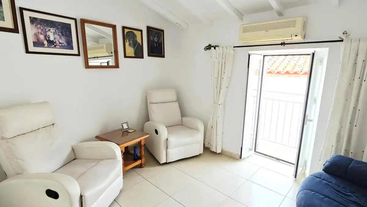 Sala de estar de Casa adosada en venta en Benamargosa con Aire acondicionado, Horno y Balcón