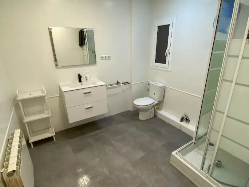 Baño de Piso para compartir en Manresa con Aire acondicionado, Calefacción y Parquet