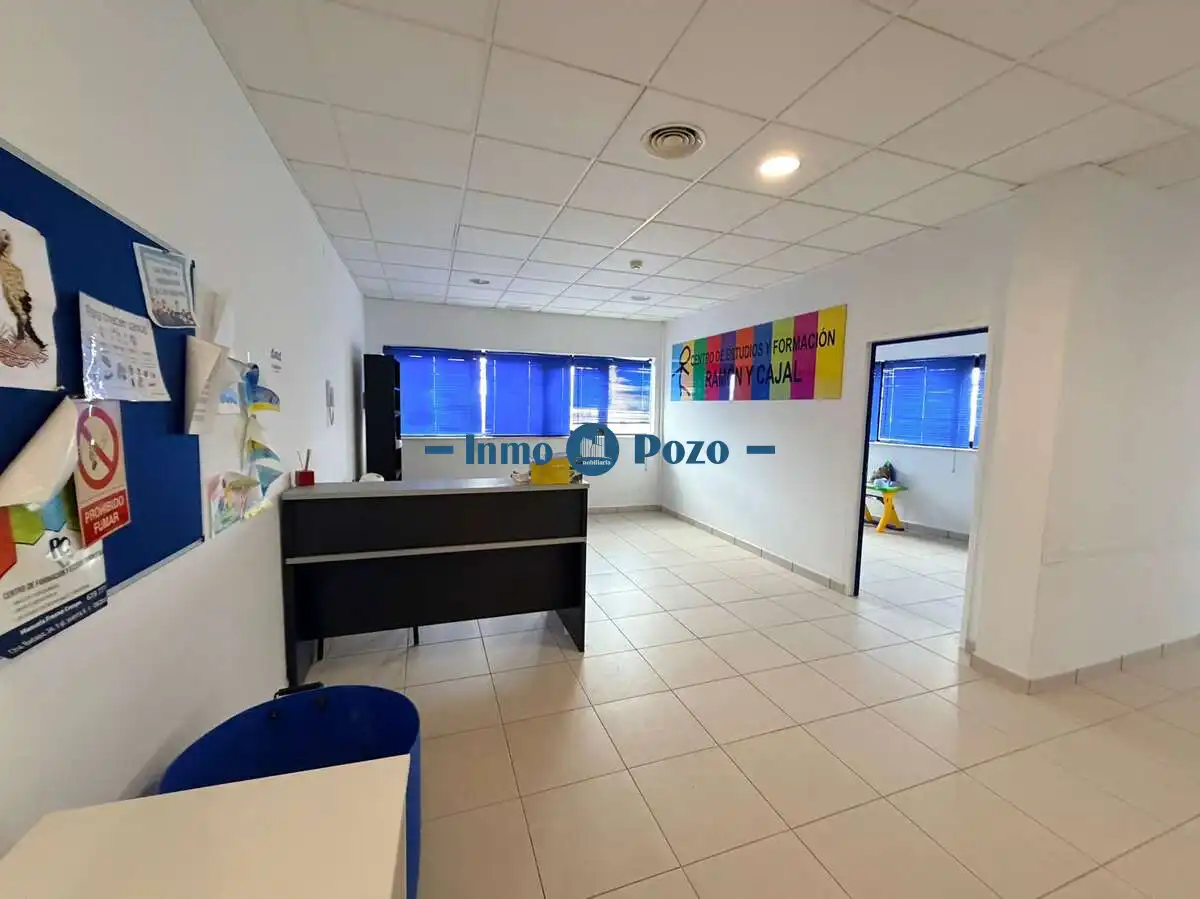 Büro zum Verkauf in Almendralejo