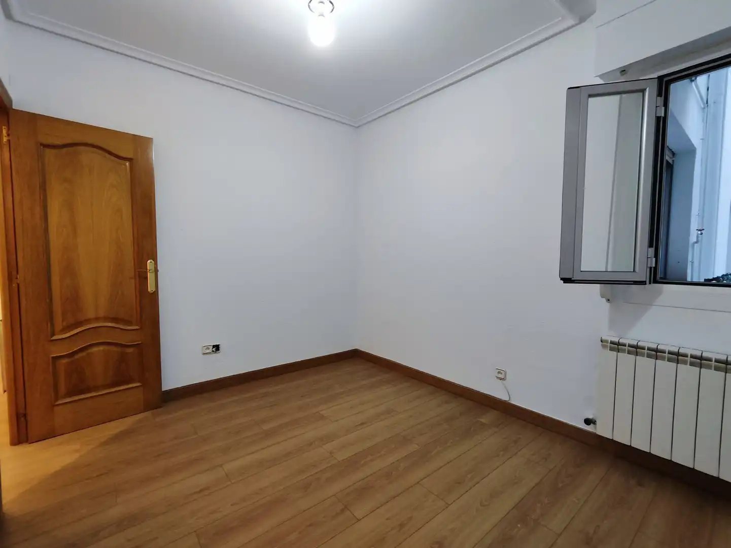 Dormitori de Pis en venda en  Logroño amb Calefacció, Parquet i Balcó