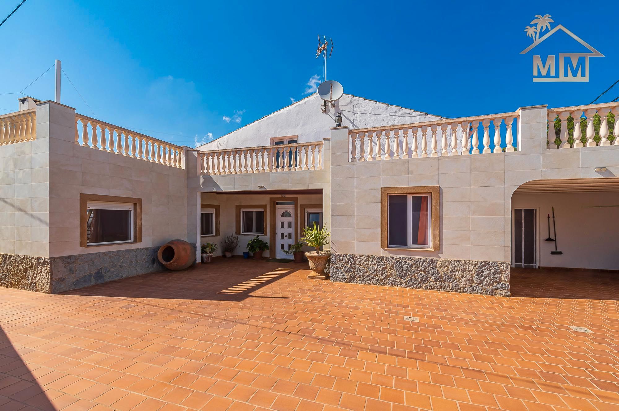 Vista exterior de Casa o xalet en venda en Es Castell amb Aire condicionat, Calefacció i Terrassa
