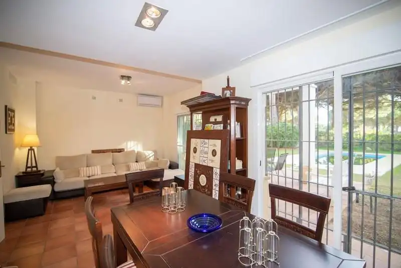 Comedor de Casa o chalet en venta en Chiclana de la Frontera con Aire acondicionado, Jardín privado y Trastero