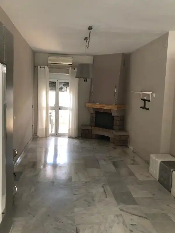 Sala de estar de Casa adosada en venta en Valencina de la Concepción con Aire acondicionado, Calefacción y Terraza