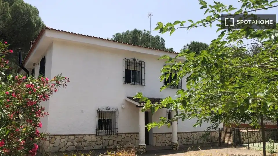 Habitación en El Brillante -El Naranjo - El Tablero