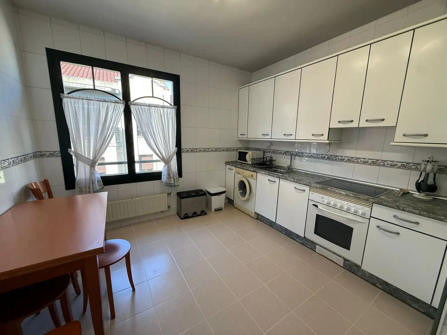 Küche von Wohnung zum Verkauf in Oviedo  mit Heizung, Abstellraum und Möbliert