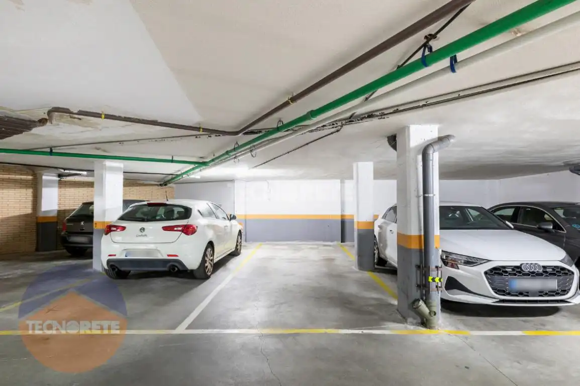 Parking de Piso en venta en Majadahonda con Aire acondicionado y Piscina comunitaria