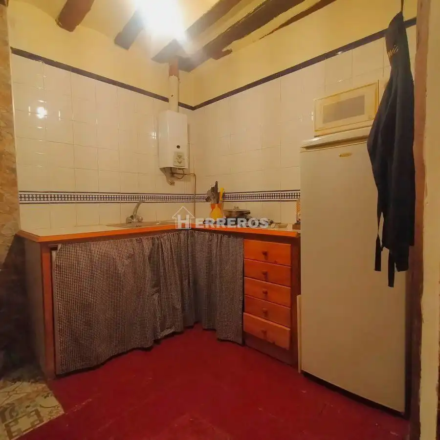 Cuina de Casa o xalet en venda en Cabezón de Cameros amb Calefacció, Traster i Moblat
