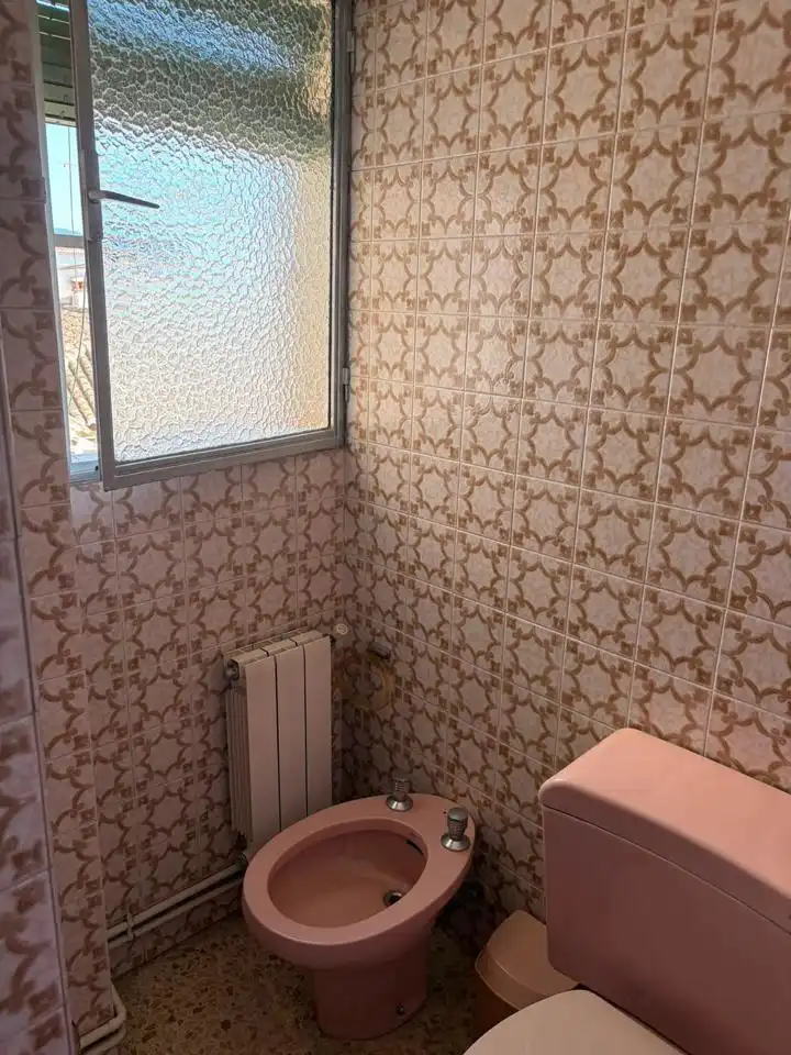 Badezimmer von Wohnung zur Miete in Granada mit Möbliert