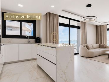 Appartamento con balcone in vendita a Avenida República Argentina 19