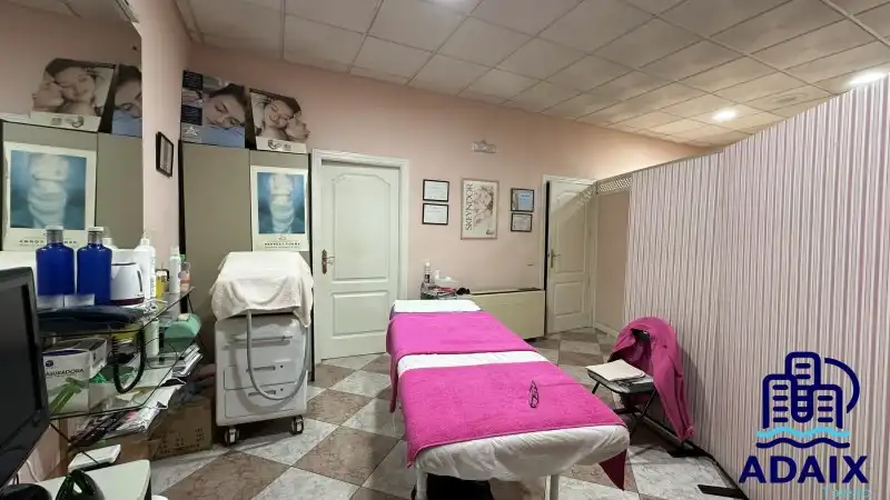Habitación de Local en venta en Toledo con Aire acondicionado