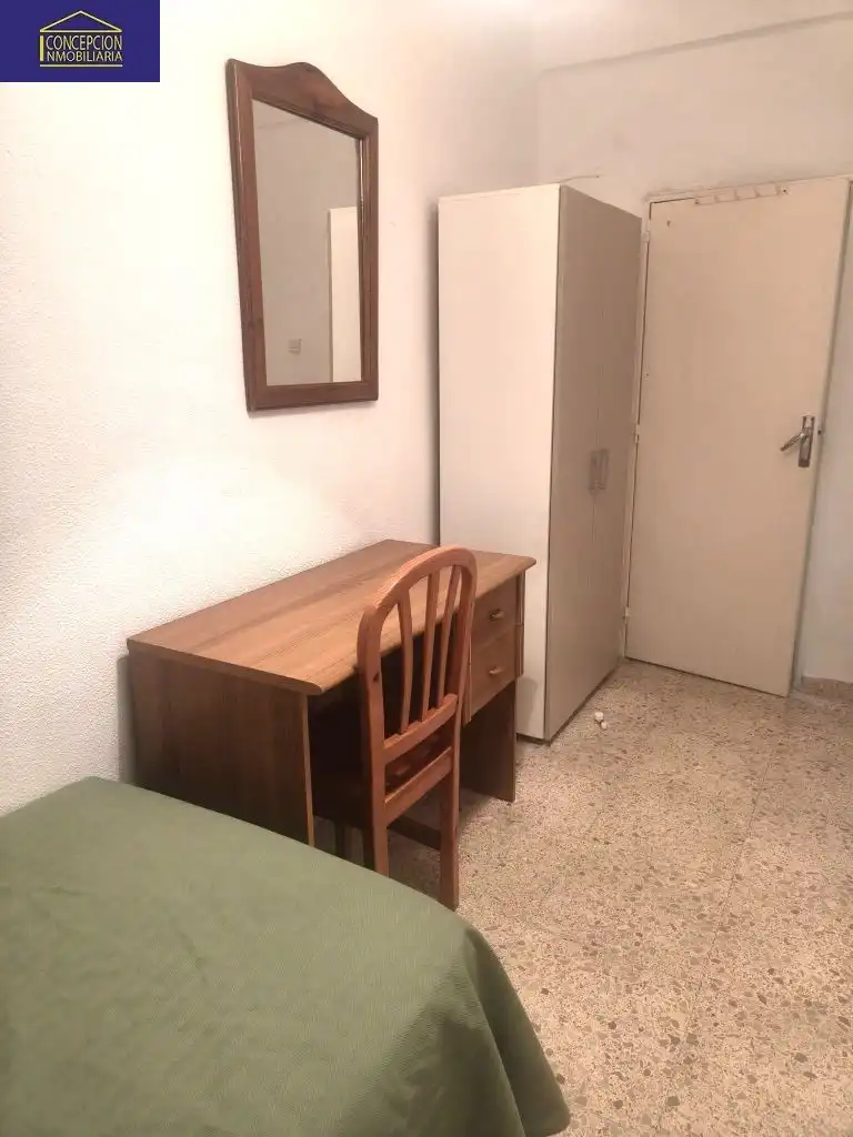 Schlafzimmer von Wohnung zur Miete in Córdoba mit Klimaanlage, Heizung und Möbliert