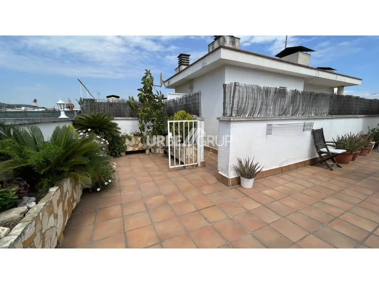 Exterior view of Flat for sale in Sant Andreu de la Barca  with Heating, Terrace and Storage room