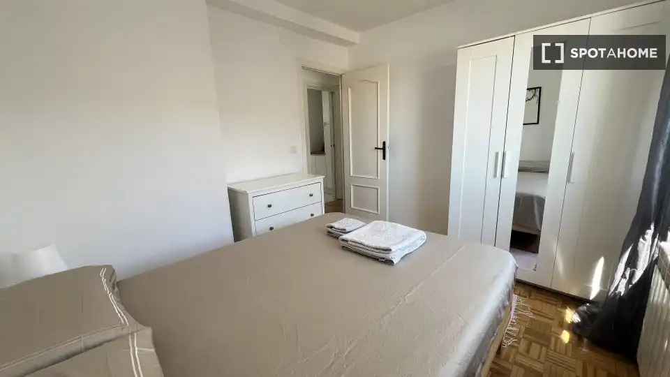 Bedroom of Flat for rent in Madrid  with Air Conditioner, Heating and Furnished