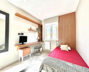 Bedroom of Flat to share in  Madrid Capital  with Heating, Washing machine and TV