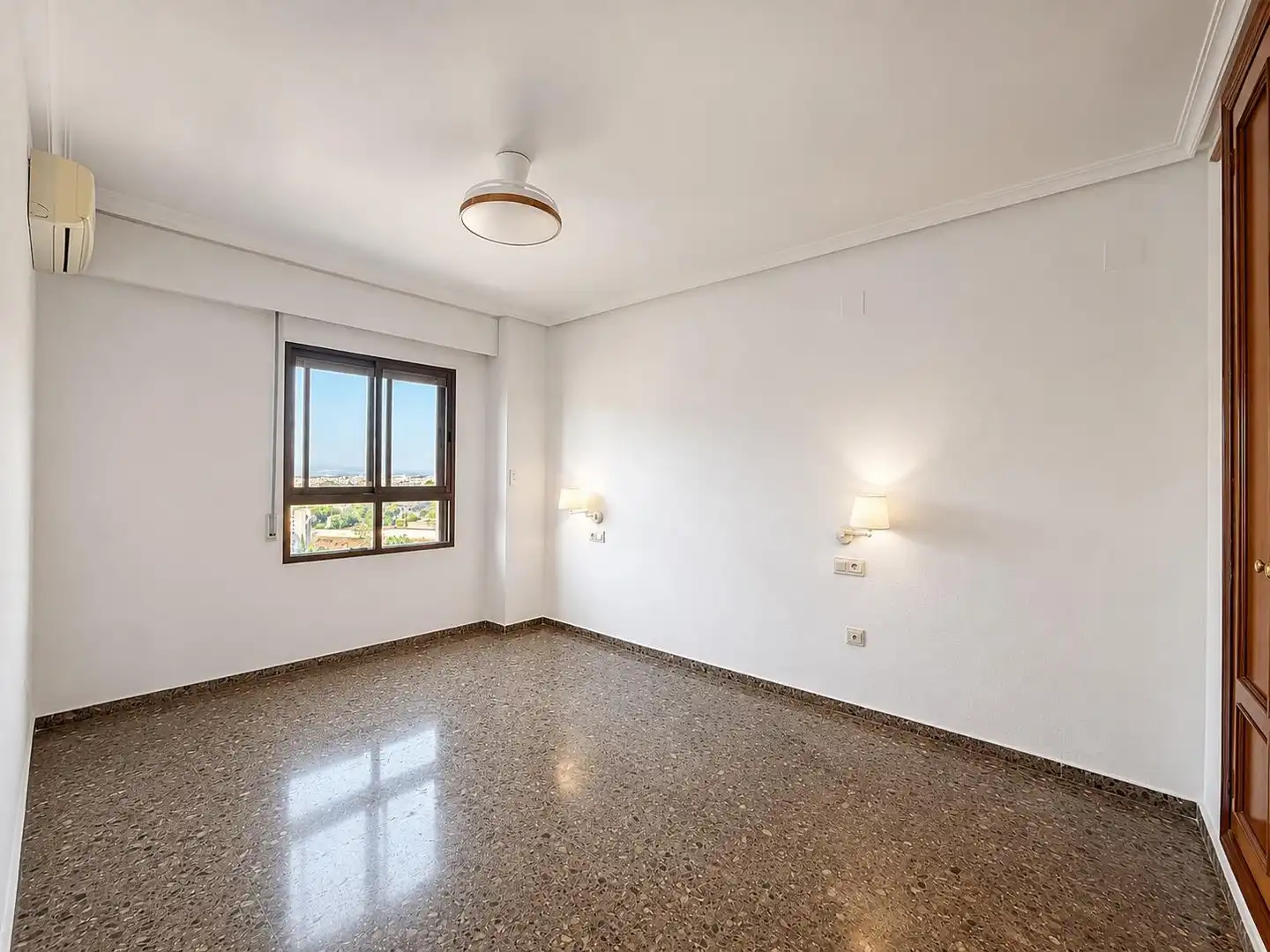 Bedroom of Flat for rent in Paterna  with Balcony
