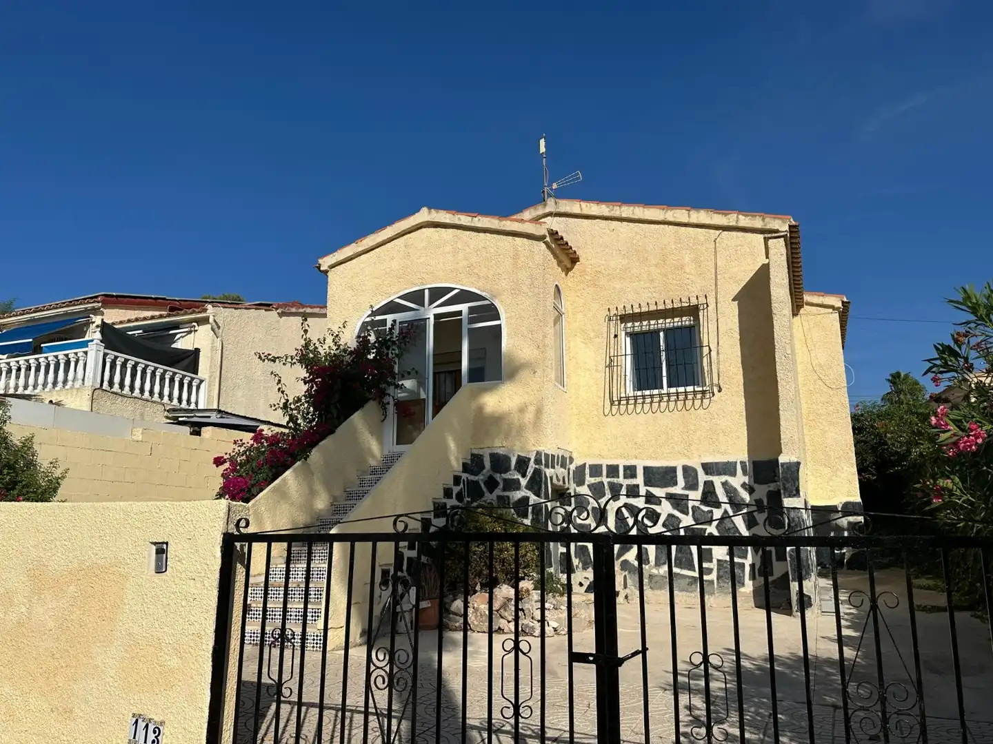 Vista exterior de Casa o chalet en venta en San Fulgencio con Jardín privado, Terraza y Horno