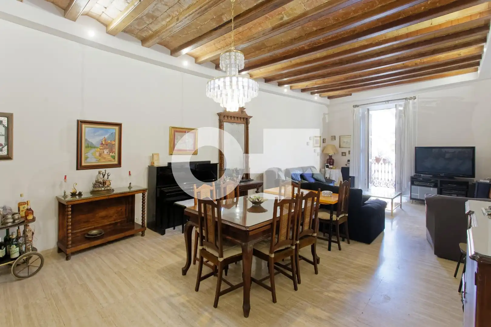 Menjador de Apartament en venda en Barcelona amb Terrassa, Moblat i Balcó