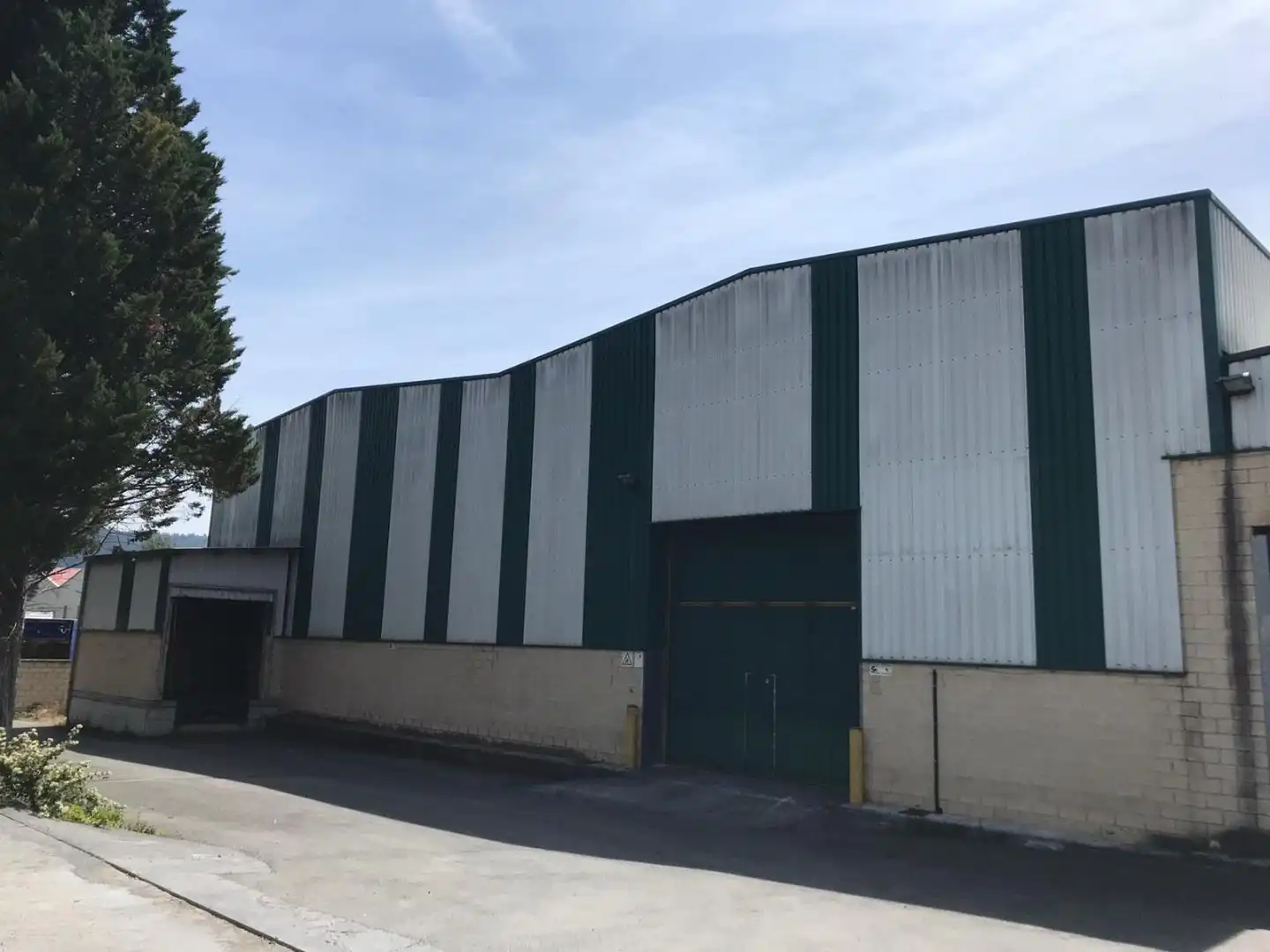 Exterior view of Commercial properties for rent in Ayala / Aiara  with Alarm