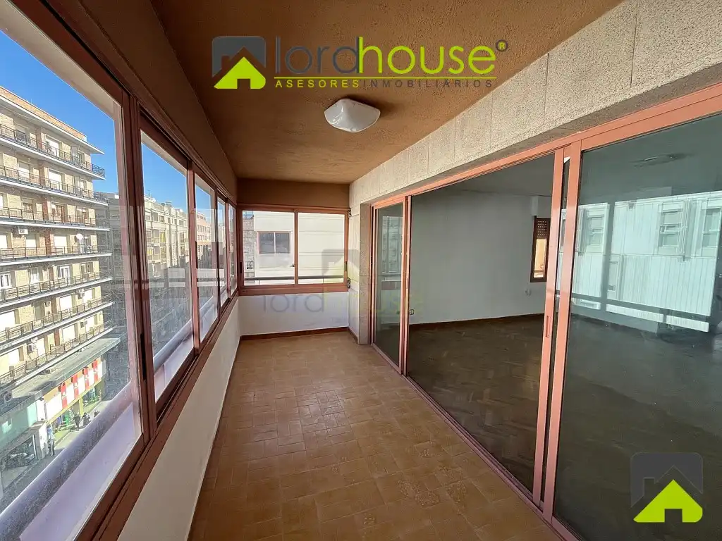 Piso con ascensor en venta en Avenida Juan Carlos I, imagen 5